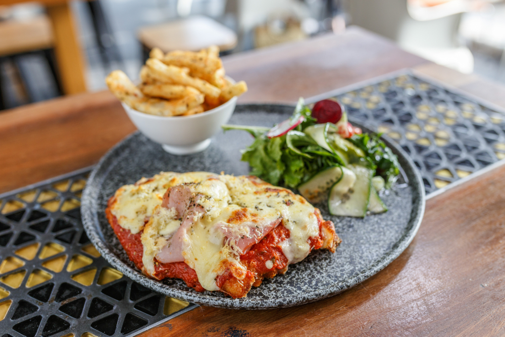 Chicken,Parmigiana,With,Tomato,Sauce,And,Melted,Cheese,On,A