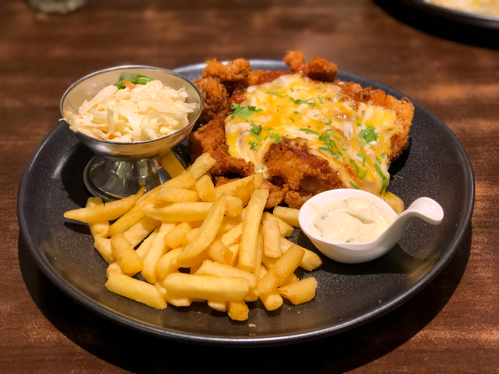 Chicken,Parmigiana,With,Thick,Cut,Chips,And,Coleslaw