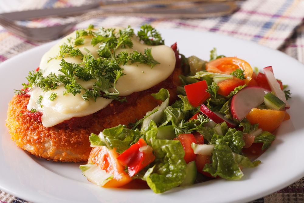 Chicken,Parmigiana,And,Fresh,Vegetable,Salad,Close-up,On,The,Table.